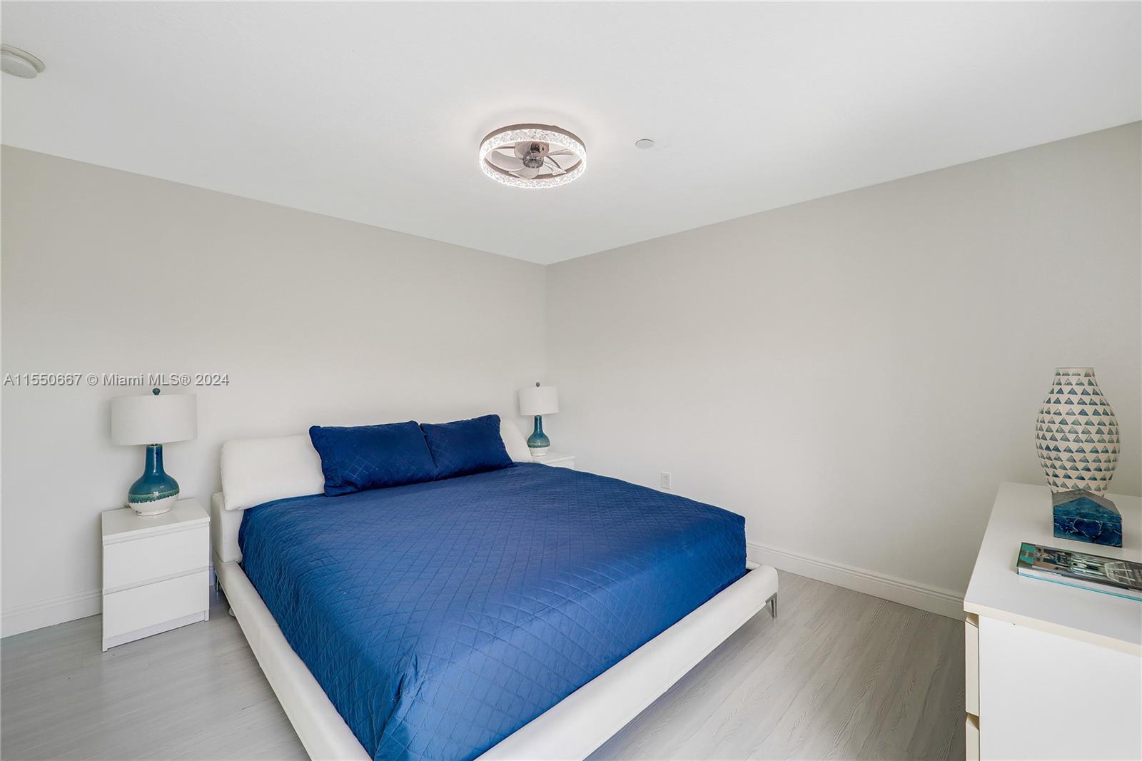 7600 Collins Ave, Miami Beach, FL, 33141 United States, 2 Bedrooms Bedrooms, ,1 BathroomBathrooms,Residential,For Sale,Collins Ave,A11550667