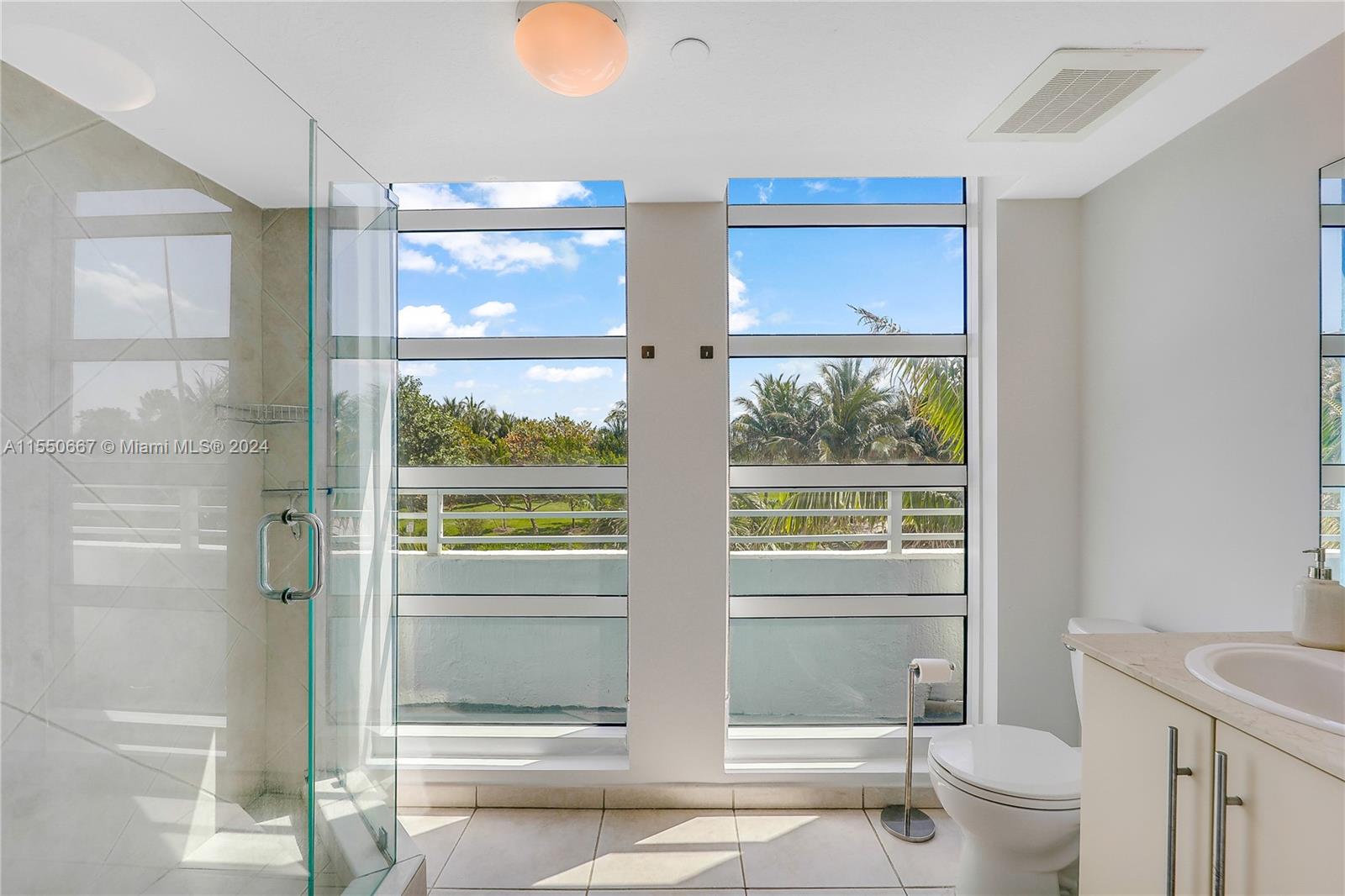 7600 Collins Ave, Miami Beach, FL, 33141 United States, 2 Bedrooms Bedrooms, ,1 BathroomBathrooms,Residential,For Sale,Collins Ave,A11550667