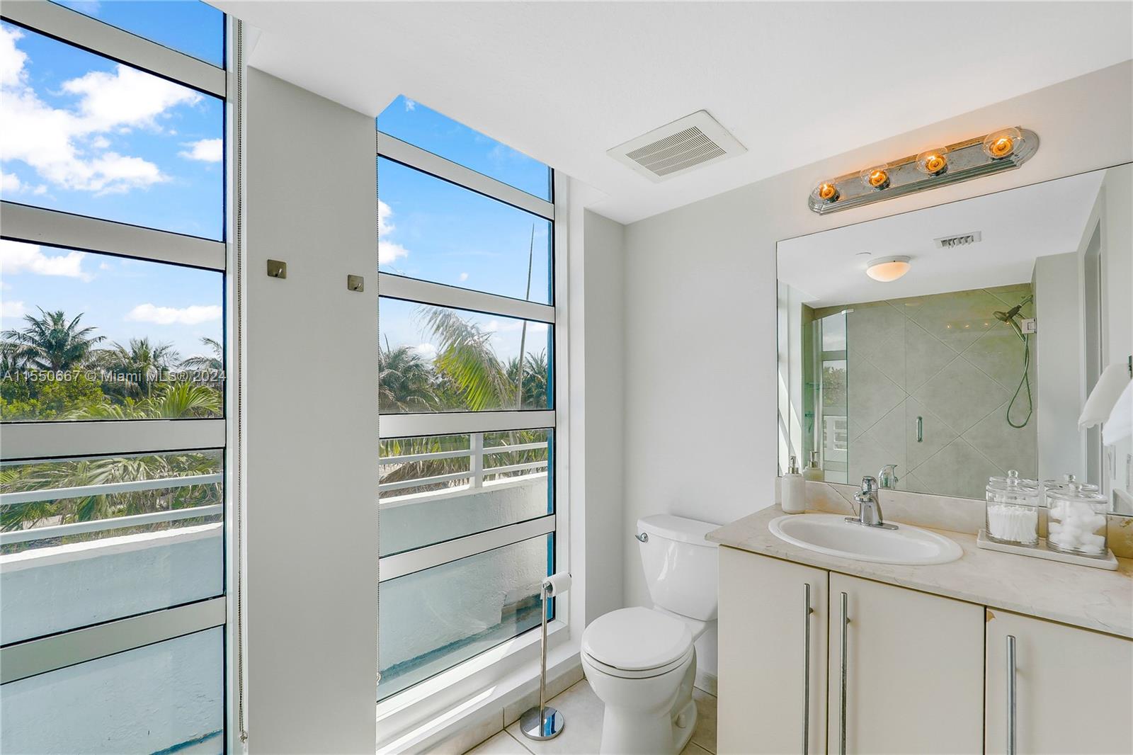 7600 Collins Ave, Miami Beach, FL, 33141 United States, 2 Bedrooms Bedrooms, ,1 BathroomBathrooms,Residential,For Sale,Collins Ave,A11550667