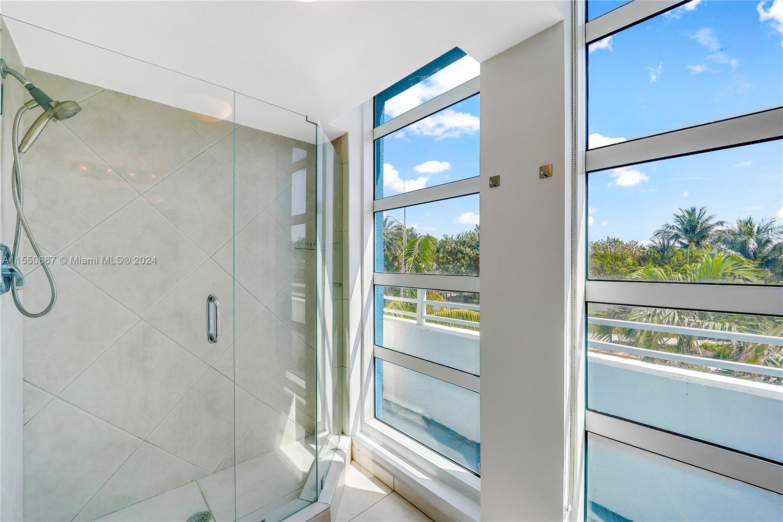 7600 Collins Ave, Miami Beach, FL, 33141 United States, 2 Bedrooms Bedrooms, ,1 BathroomBathrooms,Residential,For Sale,Collins Ave,A11550667