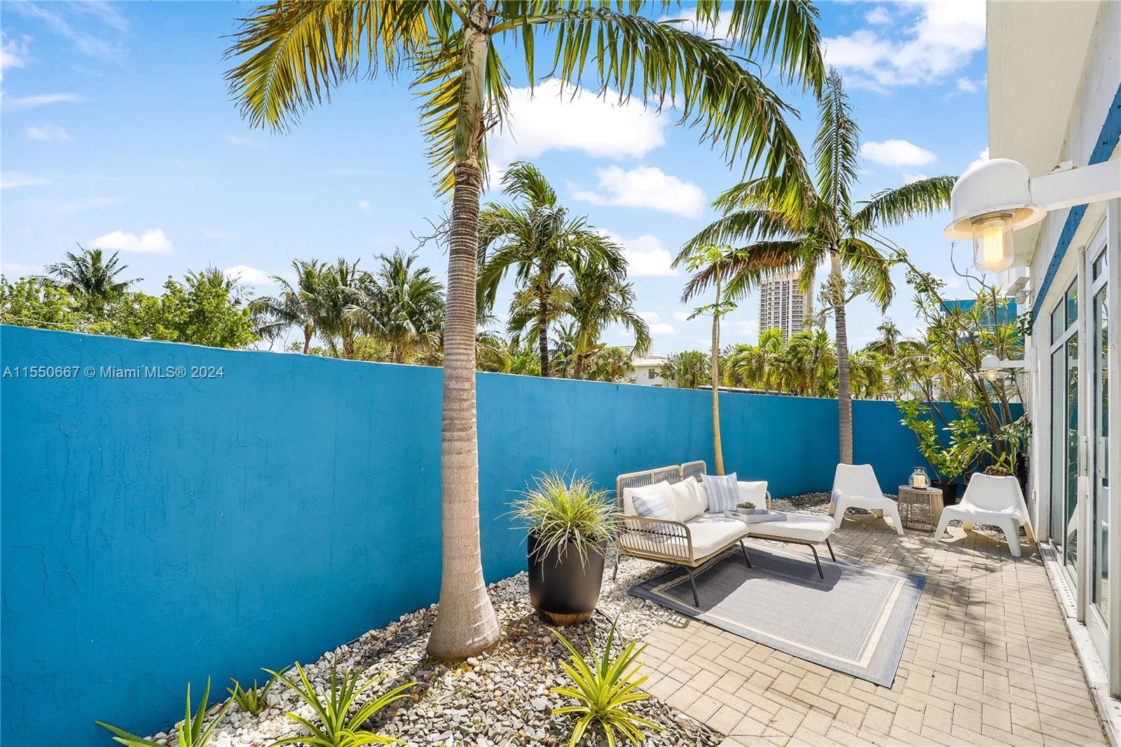 7600 Collins Ave, Miami Beach, FL, 33141 United States, 2 Bedrooms Bedrooms, ,1 BathroomBathrooms,Residential,For Sale,Collins Ave,A11550667