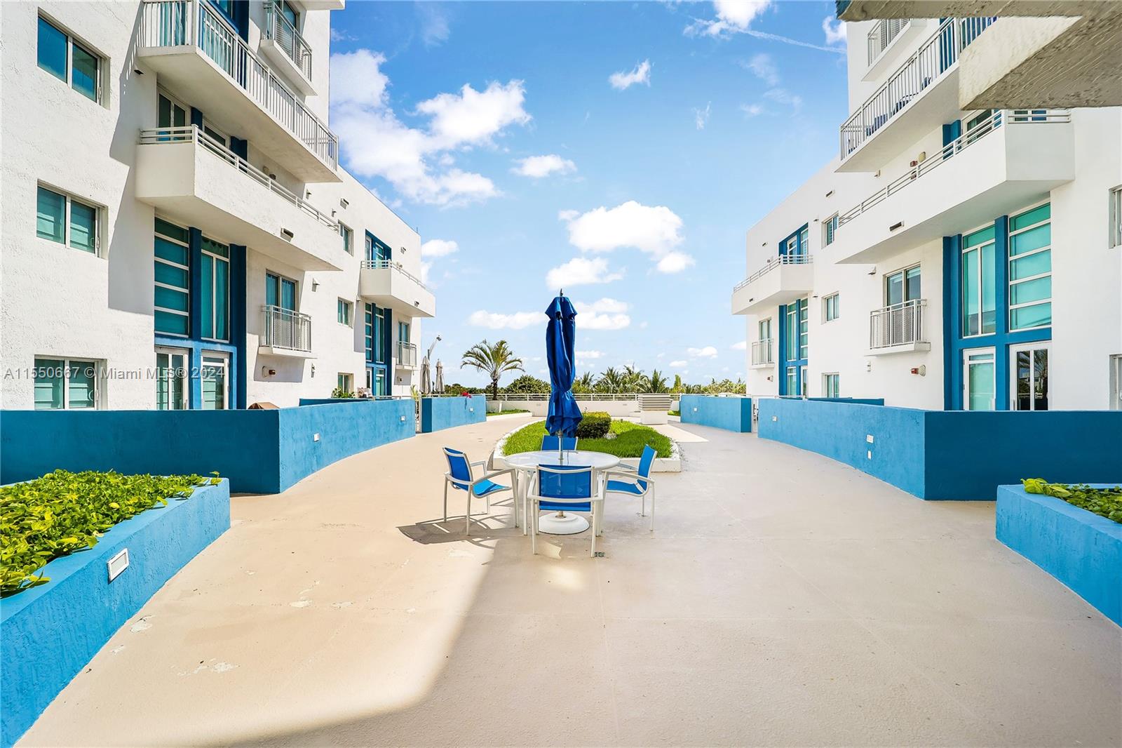 7600 Collins Ave, Miami Beach, FL, 33141 United States, 2 Bedrooms Bedrooms, ,1 BathroomBathrooms,Residential,For Sale,Collins Ave,A11550667
