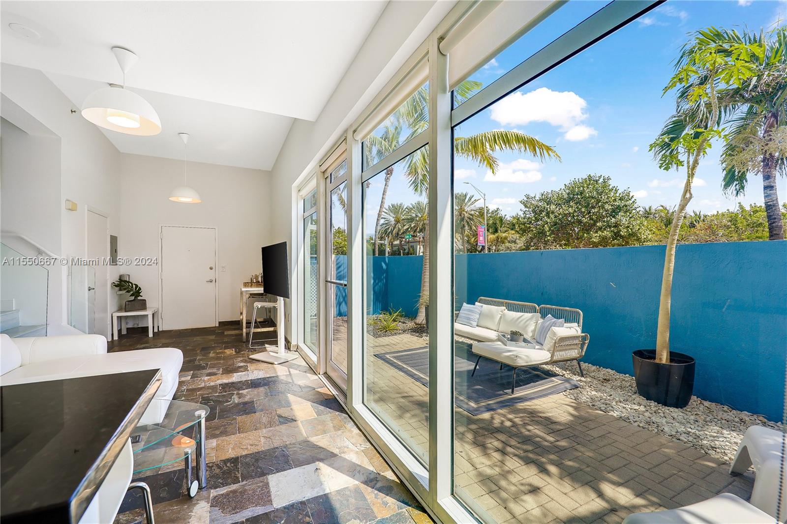 7600 Collins Ave, Miami Beach, FL, 33141 United States, 2 Bedrooms Bedrooms, ,1 BathroomBathrooms,Residential,For Sale,Collins Ave,A11550667