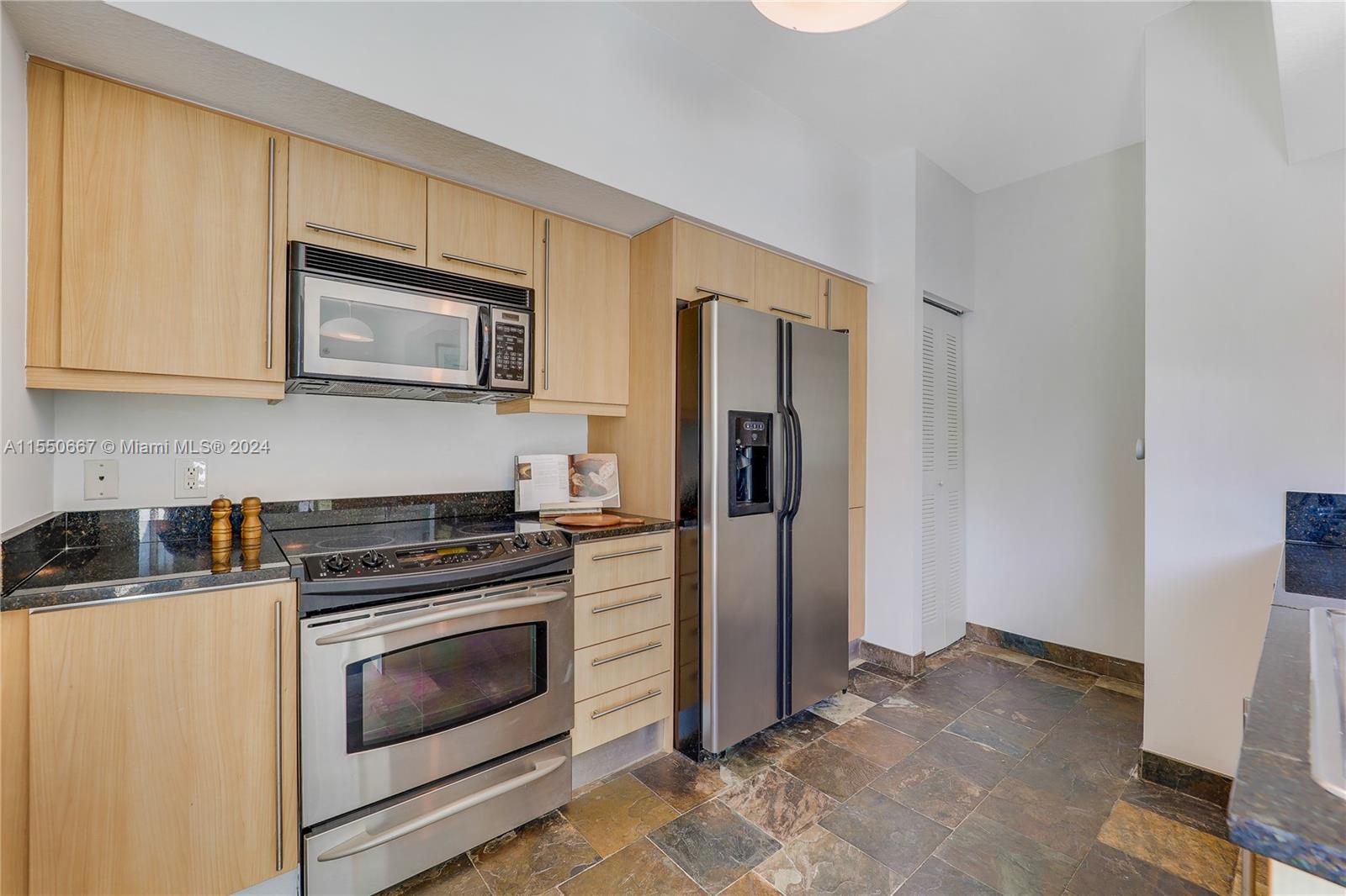 7600 Collins Ave, Miami Beach, FL, 33141 United States, 2 Bedrooms Bedrooms, ,1 BathroomBathrooms,Residential,For Sale,Collins Ave,A11550667