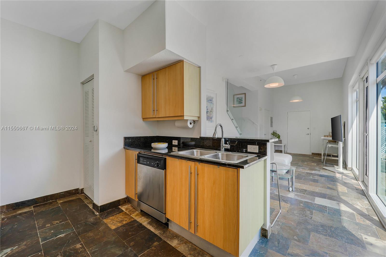 7600 Collins Ave, Miami Beach, FL, 33141 United States, 2 Bedrooms Bedrooms, ,1 BathroomBathrooms,Residential,For Sale,Collins Ave,A11550667