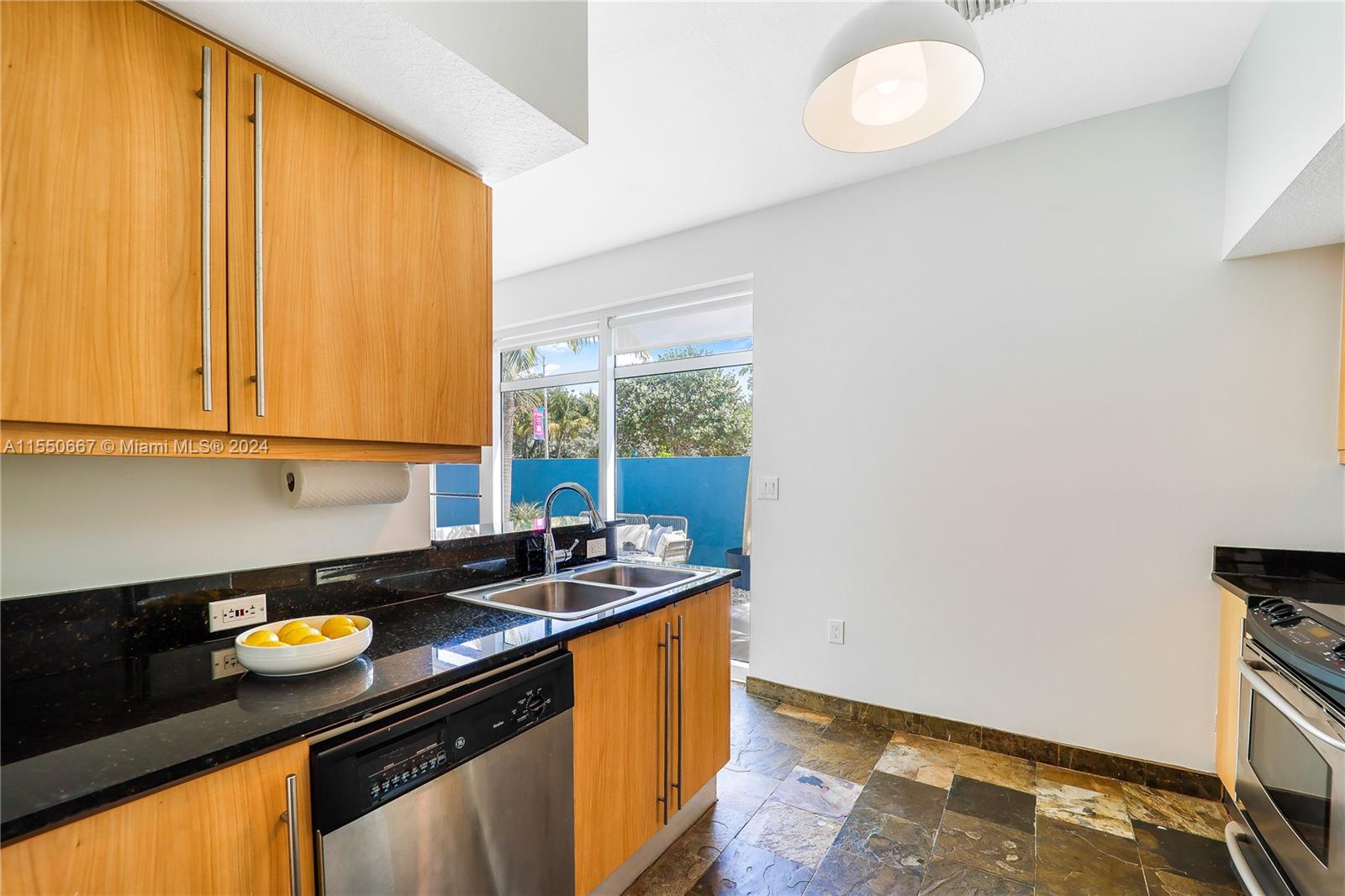 7600 Collins Ave, Miami Beach, FL, 33141 United States, 2 Bedrooms Bedrooms, ,1 BathroomBathrooms,Residential,For Sale,Collins Ave,A11550667