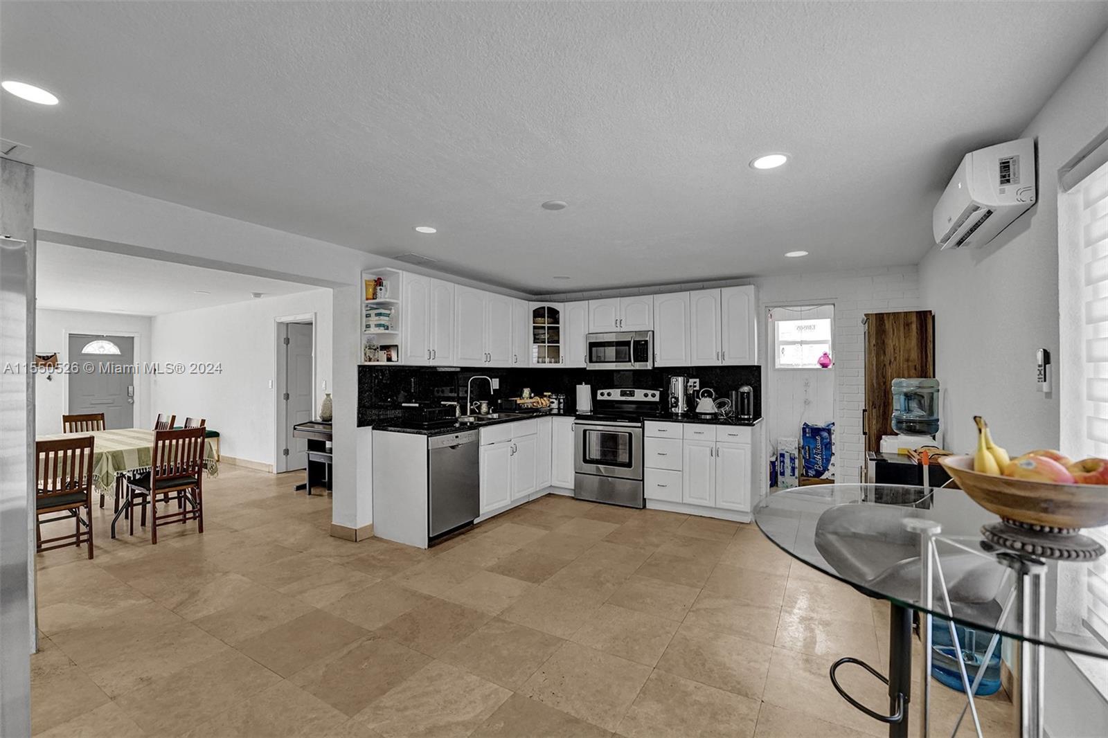 901 NE 6th St 1, Hallandale Beach, Florida 33009, 4 Bedrooms Bedrooms, ,3 BathroomsBathrooms,Residentiallease,For Rent,901 NE 6th St 1,A11550526