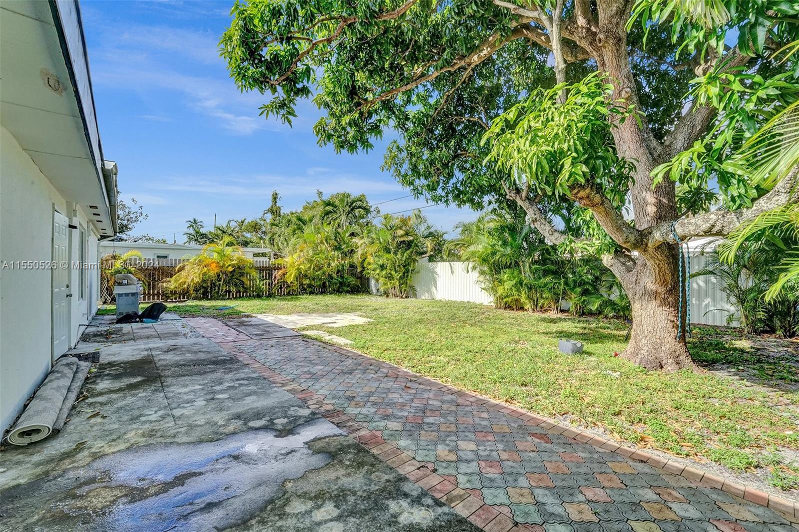 901 NE 6th St 1, Hallandale Beach, Florida 33009, 4 Bedrooms Bedrooms, ,3 BathroomsBathrooms,Residentiallease,For Rent,901 NE 6th St 1,A11550526