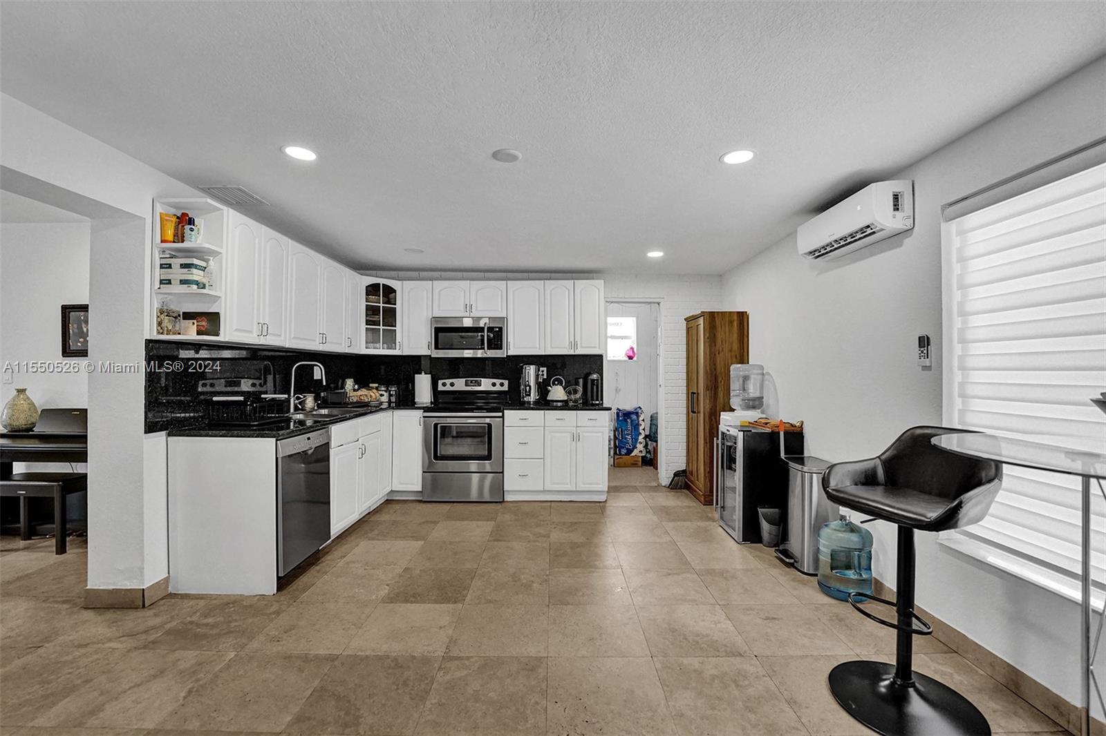 901 NE 6th St 1, Hallandale Beach, Florida 33009, 4 Bedrooms Bedrooms, ,3 BathroomsBathrooms,Residentiallease,For Rent,901 NE 6th St 1,A11550526