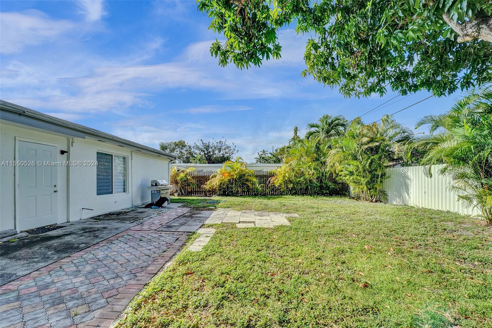 901 NE 6th St 1, Hallandale Beach, Florida 33009, 4 Bedrooms Bedrooms, ,3 BathroomsBathrooms,Residentiallease,For Rent,901 NE 6th St 1,A11550526