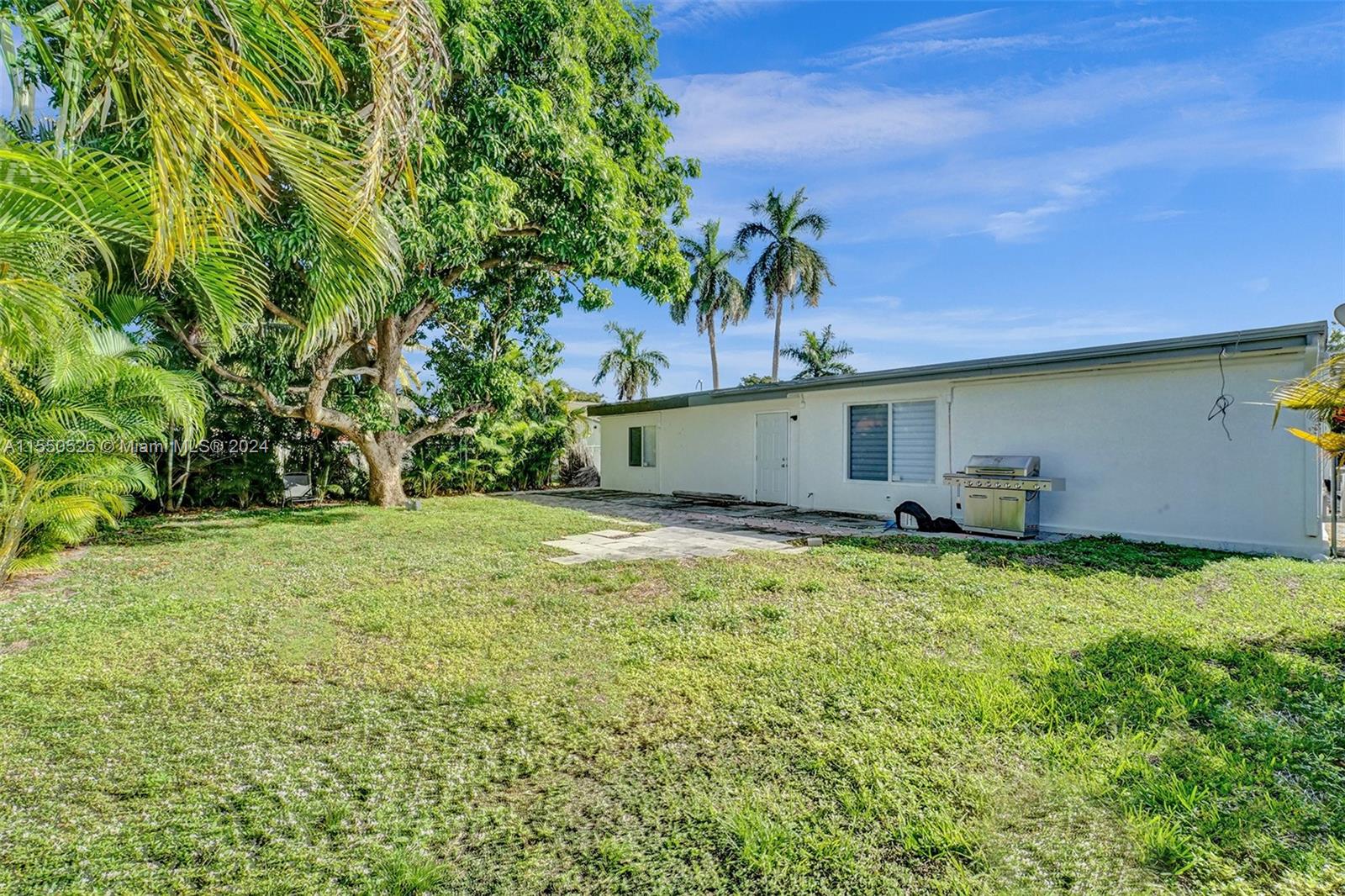 901 NE 6th St 1, Hallandale Beach, Florida 33009, 4 Bedrooms Bedrooms, ,3 BathroomsBathrooms,Residentiallease,For Rent,901 NE 6th St 1,A11550526