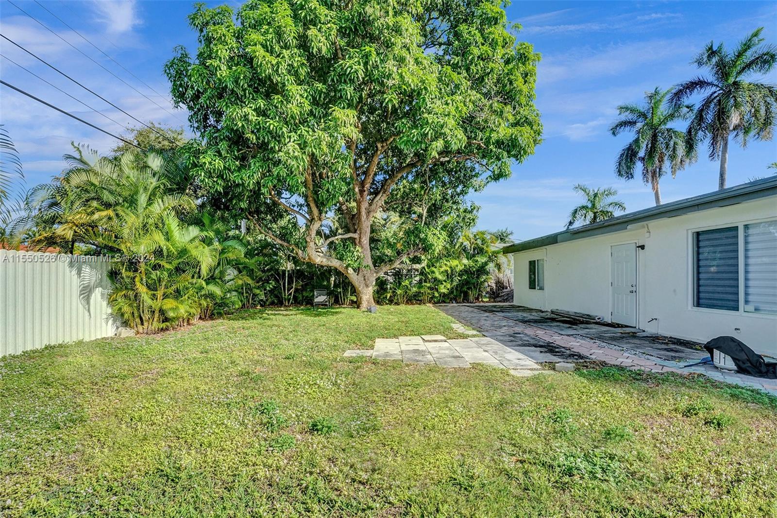 901 NE 6th St 1, Hallandale Beach, Florida 33009, 4 Bedrooms Bedrooms, ,3 BathroomsBathrooms,Residentiallease,For Rent,901 NE 6th St 1,A11550526