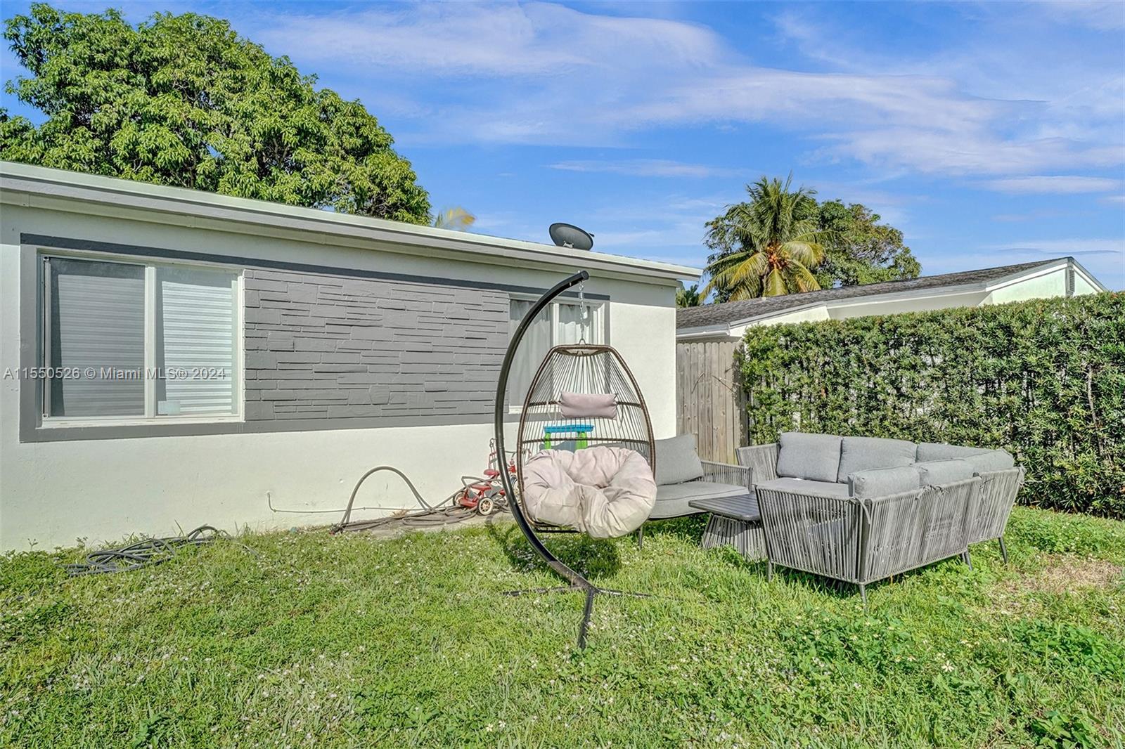 901 NE 6th St 1, Hallandale Beach, Florida 33009, 4 Bedrooms Bedrooms, ,3 BathroomsBathrooms,Residentiallease,For Rent,901 NE 6th St 1,A11550526