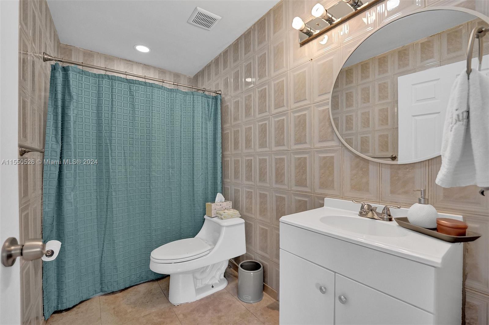 901 NE 6th St 1, Hallandale Beach, Florida 33009, 4 Bedrooms Bedrooms, ,3 BathroomsBathrooms,Residentiallease,For Rent,901 NE 6th St 1,A11550526