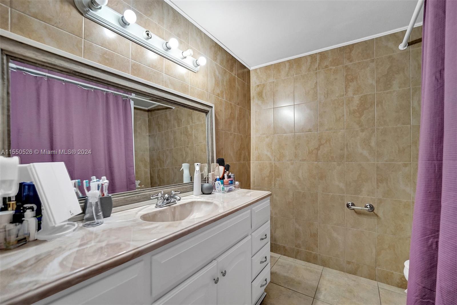 901 NE 6th St 1, Hallandale Beach, Florida 33009, 4 Bedrooms Bedrooms, ,3 BathroomsBathrooms,Residentiallease,For Rent,901 NE 6th St 1,A11550526