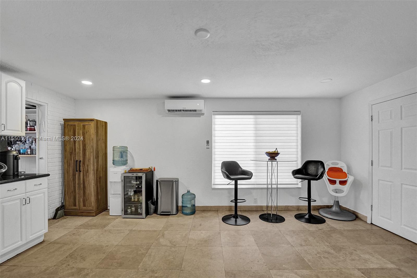901 NE 6th St 1, Hallandale Beach, Florida 33009, 4 Bedrooms Bedrooms, ,3 BathroomsBathrooms,Residentiallease,For Rent,901 NE 6th St 1,A11550526