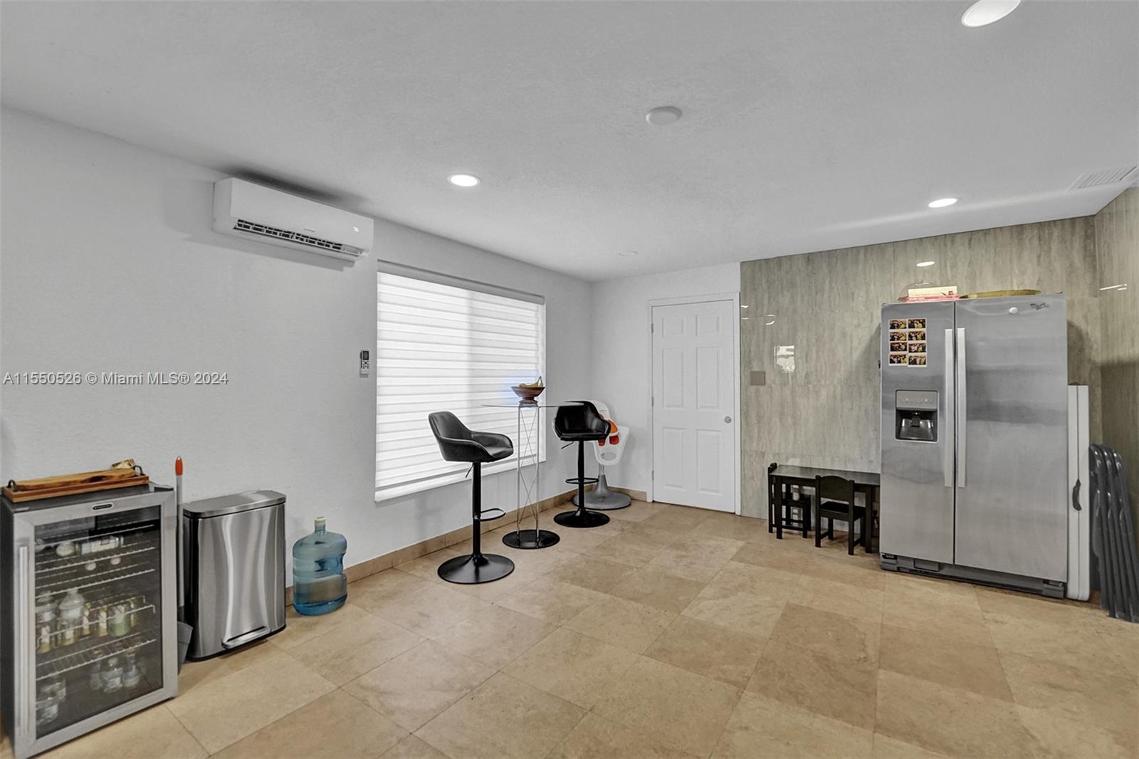 901 NE 6th St 1, Hallandale Beach, Florida 33009, 4 Bedrooms Bedrooms, ,3 BathroomsBathrooms,Residentiallease,For Rent,901 NE 6th St 1,A11550526