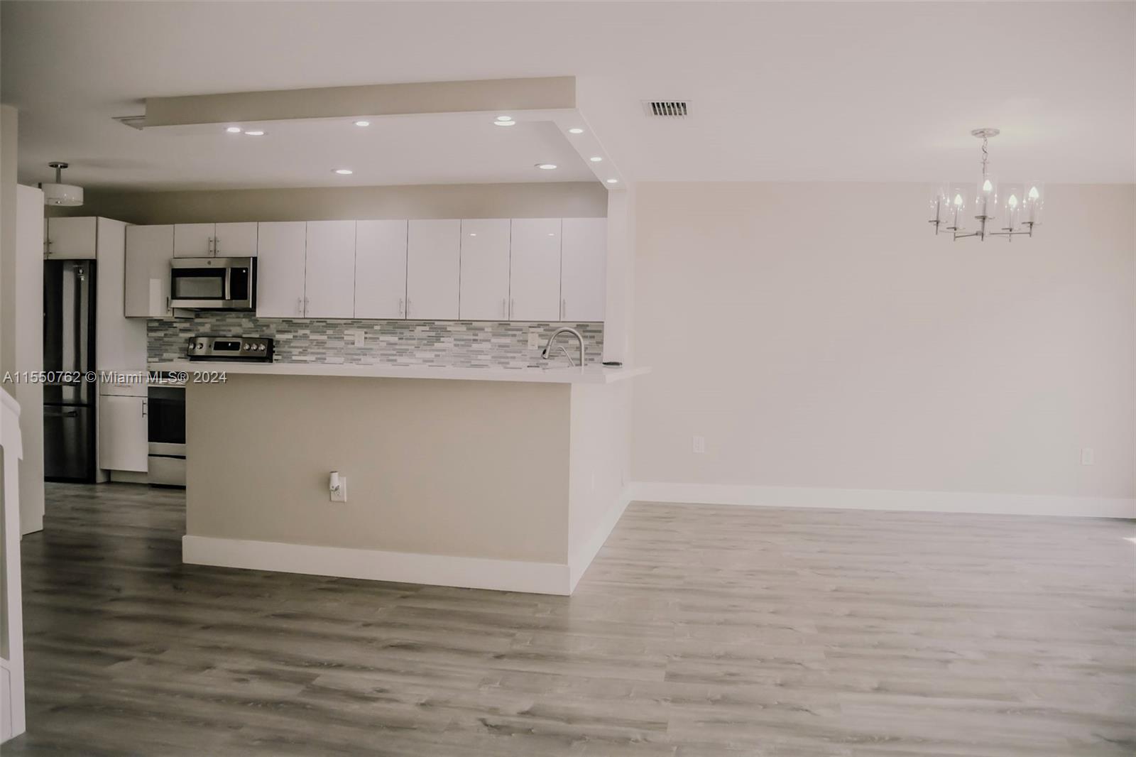 4422 NW 97th Pl, Doral, Florida 33178, 3 Bedrooms Bedrooms, ,2 BathroomsBathrooms,Residential,For Sale,4422 NW 97th Pl,A11550762