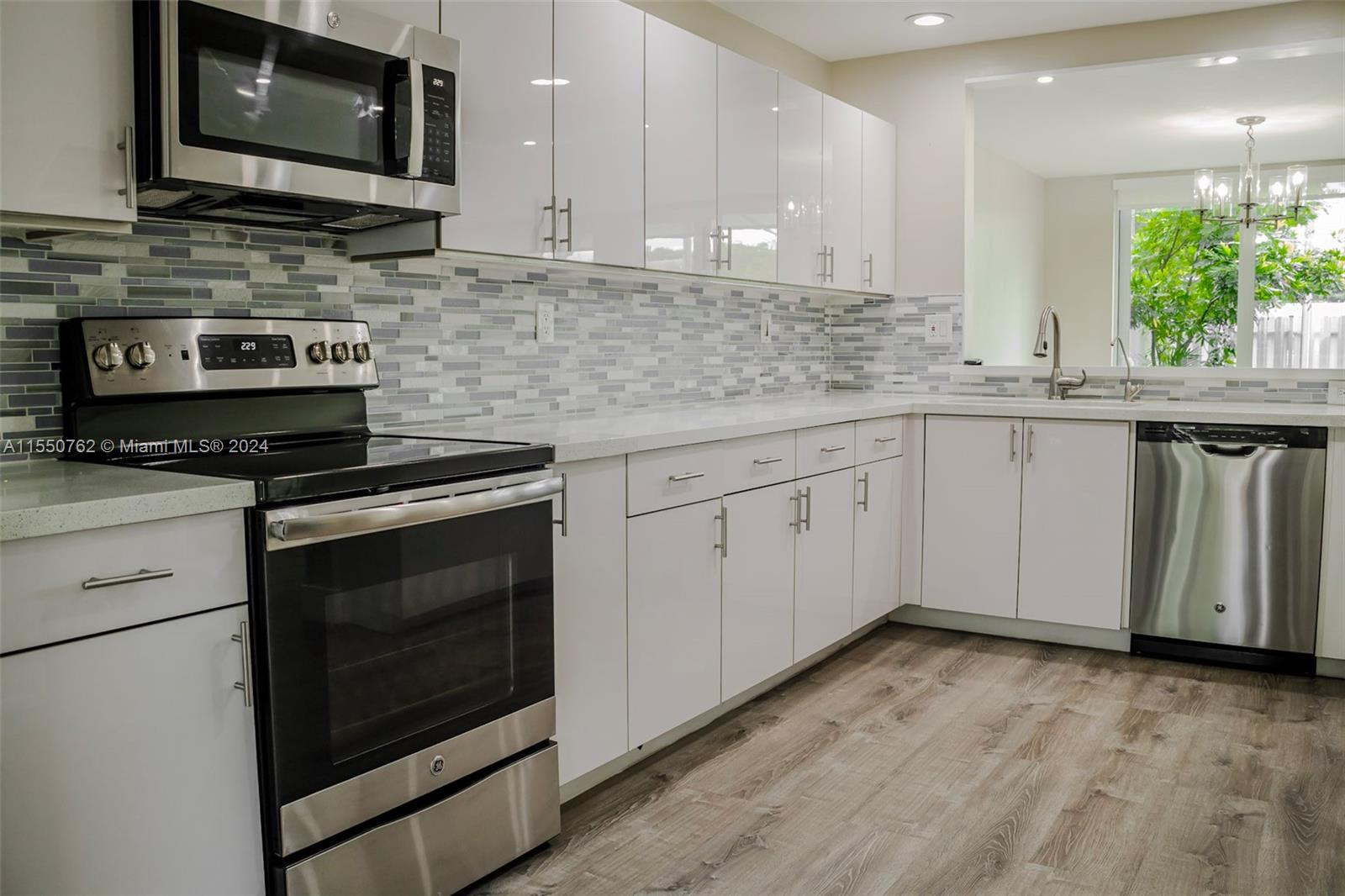 4422 NW 97th Pl, Doral, Florida 33178, 3 Bedrooms Bedrooms, ,2 BathroomsBathrooms,Residential,For Sale,4422 NW 97th Pl,A11550762