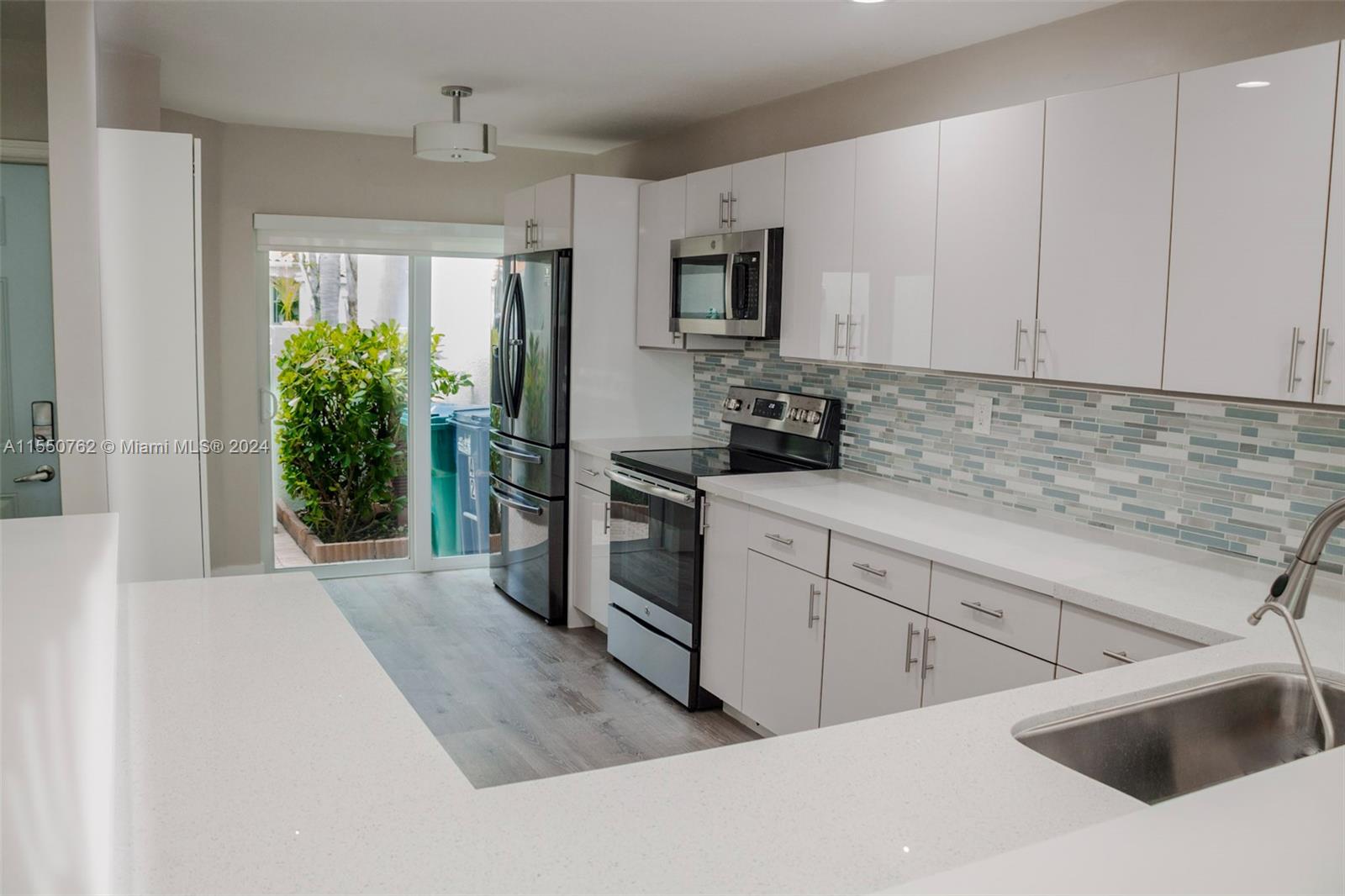 4422 NW 97th Pl, Doral, Florida 33178, 3 Bedrooms Bedrooms, ,2 BathroomsBathrooms,Residential,For Sale,4422 NW 97th Pl,A11550762