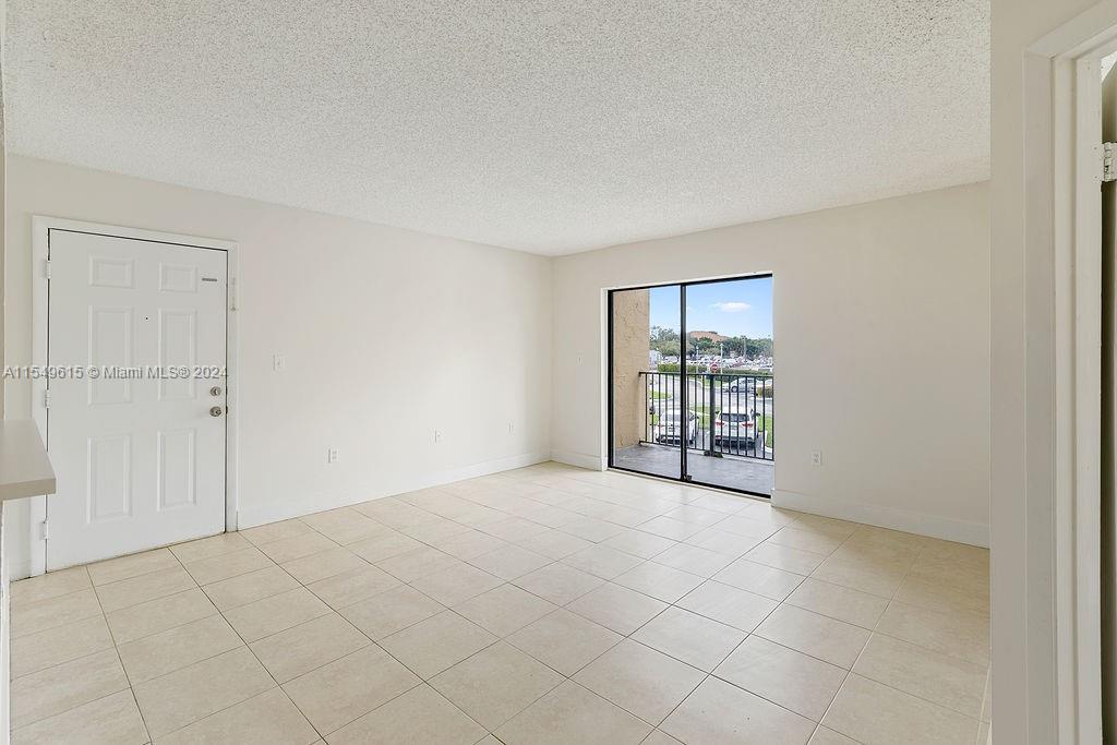 251 W Palm Cir 205, Pembroke Pines, Florida 33025, 2 Bedrooms Bedrooms, ,1 BathroomBathrooms,Residentiallease,For Rent,251 W Palm Cir 205,A11549615