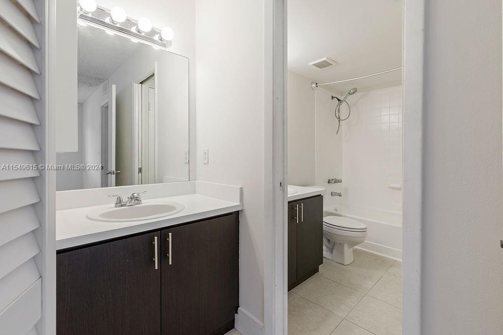 251 W Palm Cir 205, Pembroke Pines, Florida 33025, 2 Bedrooms Bedrooms, ,1 BathroomBathrooms,Residentiallease,For Rent,251 W Palm Cir 205,A11549615