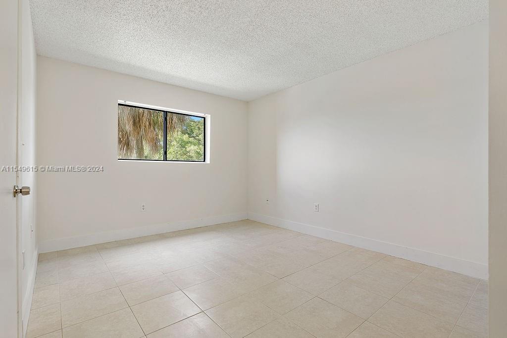 251 W Palm Cir 205, Pembroke Pines, Florida 33025, 2 Bedrooms Bedrooms, ,1 BathroomBathrooms,Residentiallease,For Rent,251 W Palm Cir 205,A11549615