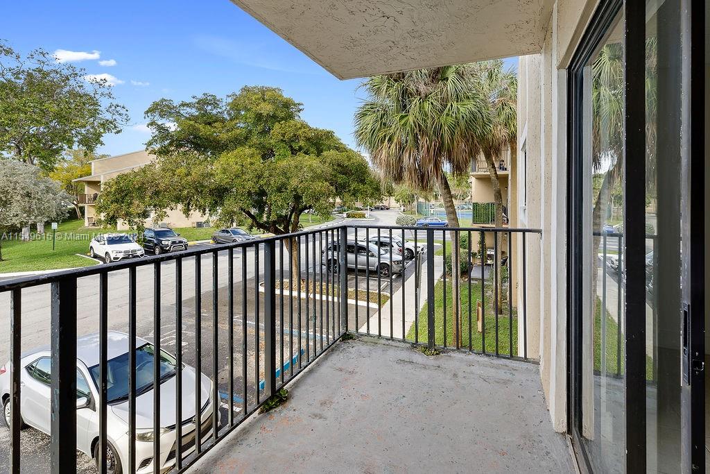 251 W Palm Cir 205, Pembroke Pines, Florida 33025, 2 Bedrooms Bedrooms, ,1 BathroomBathrooms,Residentiallease,For Rent,251 W Palm Cir 205,A11549615