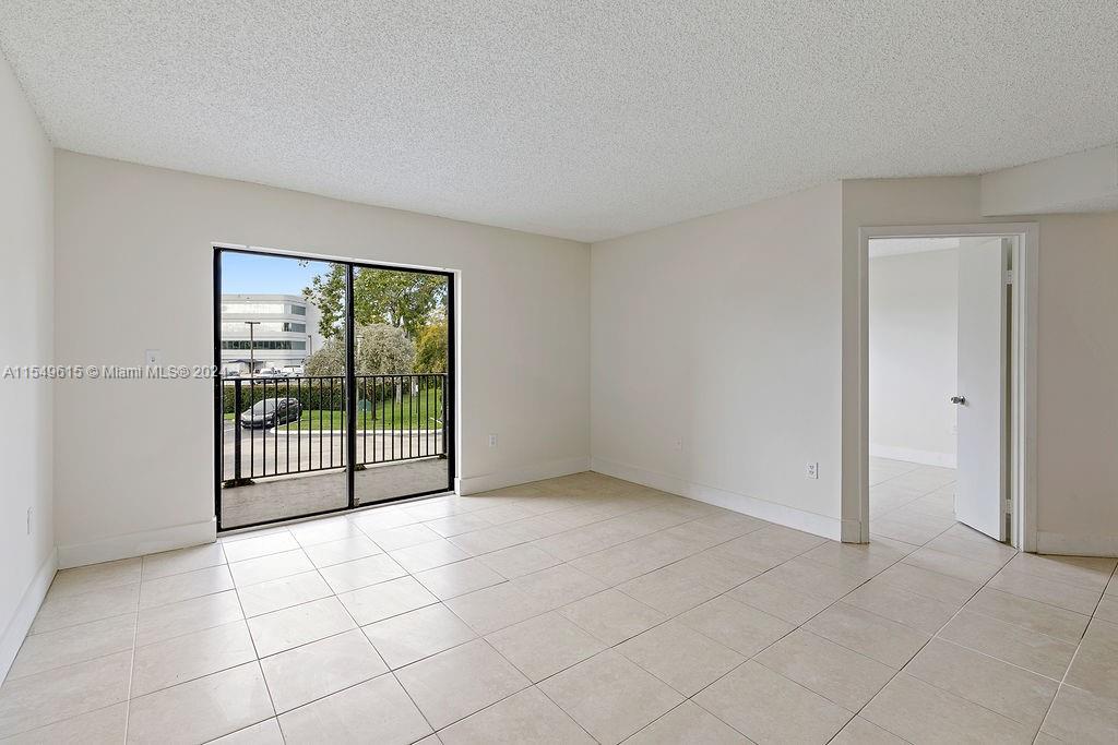 251 W Palm Cir 205, Pembroke Pines, Florida 33025, 2 Bedrooms Bedrooms, ,1 BathroomBathrooms,Residentiallease,For Rent,251 W Palm Cir 205,A11549615