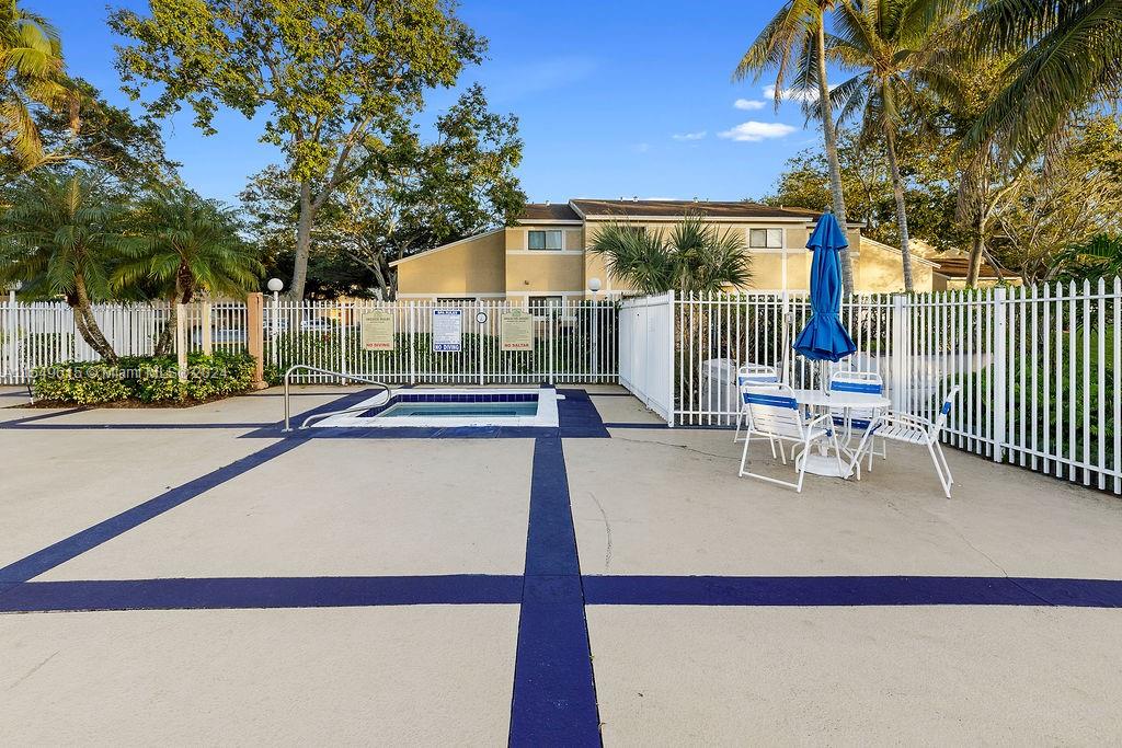 251 W Palm Cir 205, Pembroke Pines, Florida 33025, 2 Bedrooms Bedrooms, ,1 BathroomBathrooms,Residentiallease,For Rent,251 W Palm Cir 205,A11549615