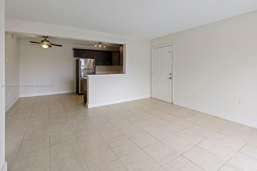 251 W Palm Cir 205, Pembroke Pines, Florida 33025, 2 Bedrooms Bedrooms, ,1 BathroomBathrooms,Residentiallease,For Rent,251 W Palm Cir 205,A11549615