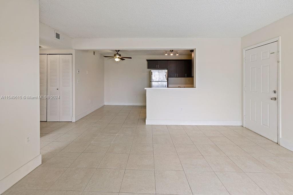 251 W Palm Cir 205, Pembroke Pines, Florida 33025, 2 Bedrooms Bedrooms, ,1 BathroomBathrooms,Residentiallease,For Rent,251 W Palm Cir 205,A11549615