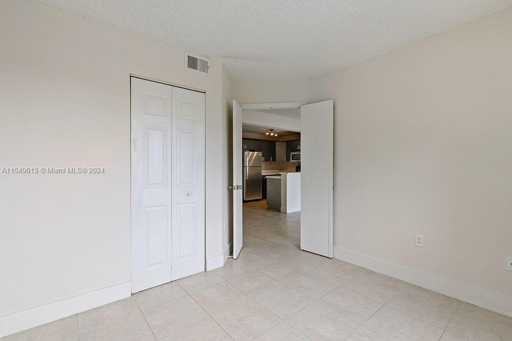 251 W Palm Cir 205, Pembroke Pines, Florida 33025, 2 Bedrooms Bedrooms, ,1 BathroomBathrooms,Residentiallease,For Rent,251 W Palm Cir 205,A11549615