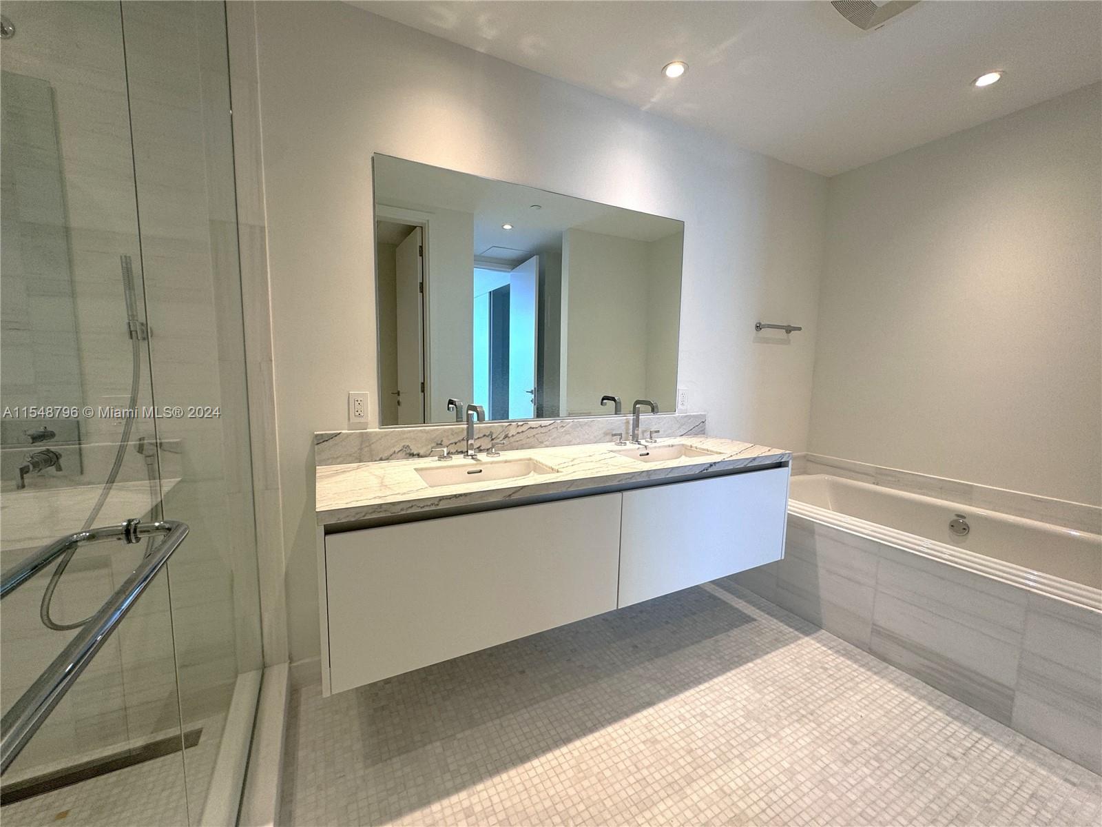 700 NE 26th TER 5101, Miami, Florida 33137, 3 Bedrooms Bedrooms, ,4 BathroomsBathrooms,Residential,For Sale,700 NE 26th TER 5101,A11548796