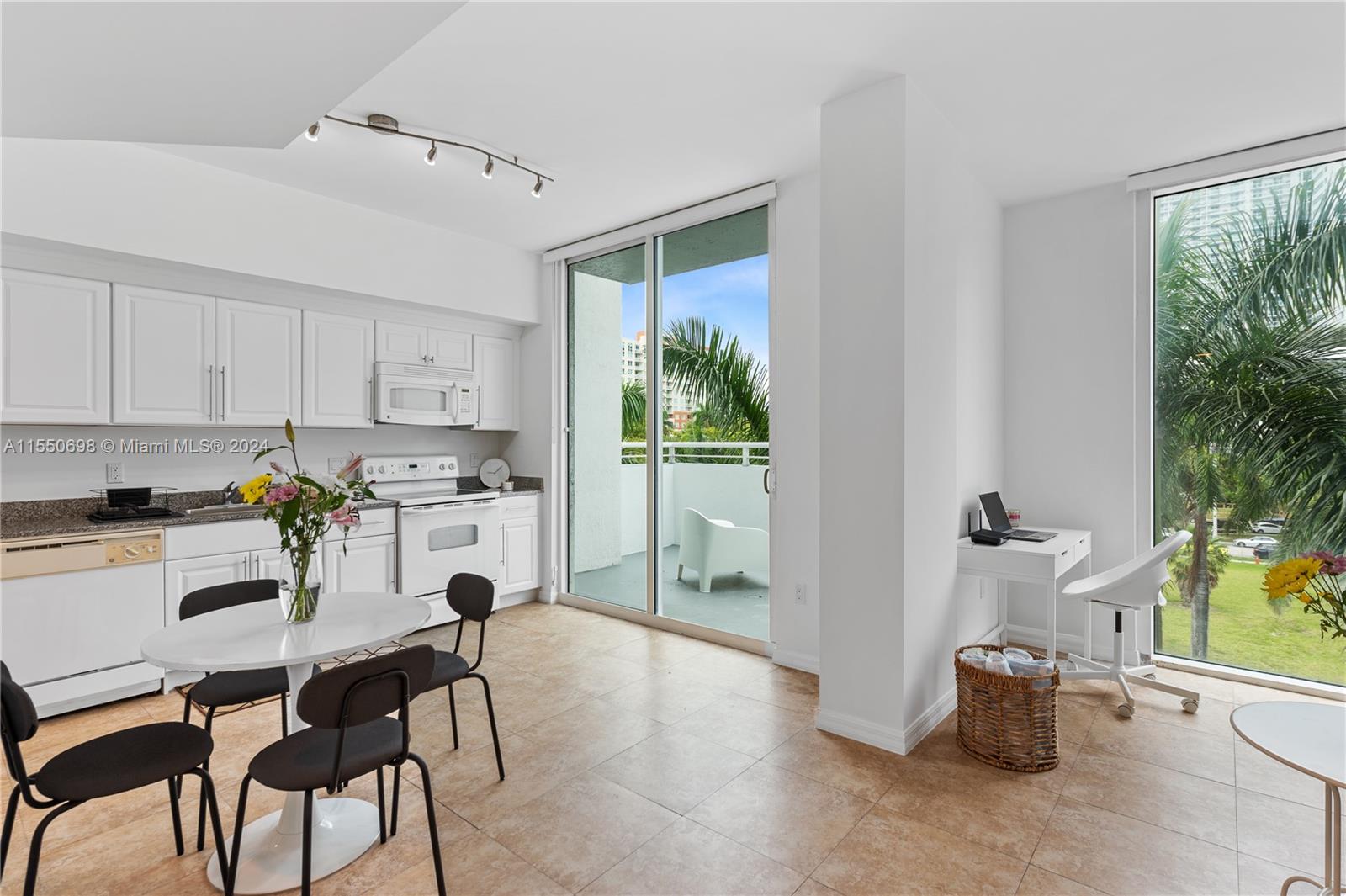 275 NE 18th St 408, Miami, Florida 33132, ,1 BathroomBathrooms,Residentiallease,For Rent,275 NE 18th St 408,A11550698