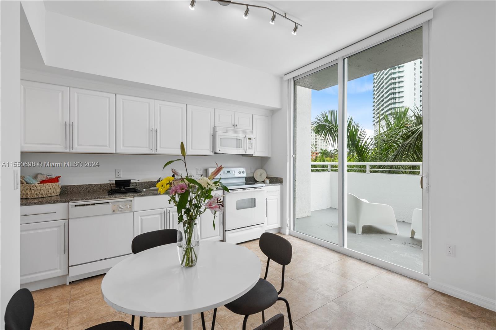 275 NE 18th St 408, Miami, Florida 33132, ,1 BathroomBathrooms,Residentiallease,For Rent,275 NE 18th St 408,A11550698