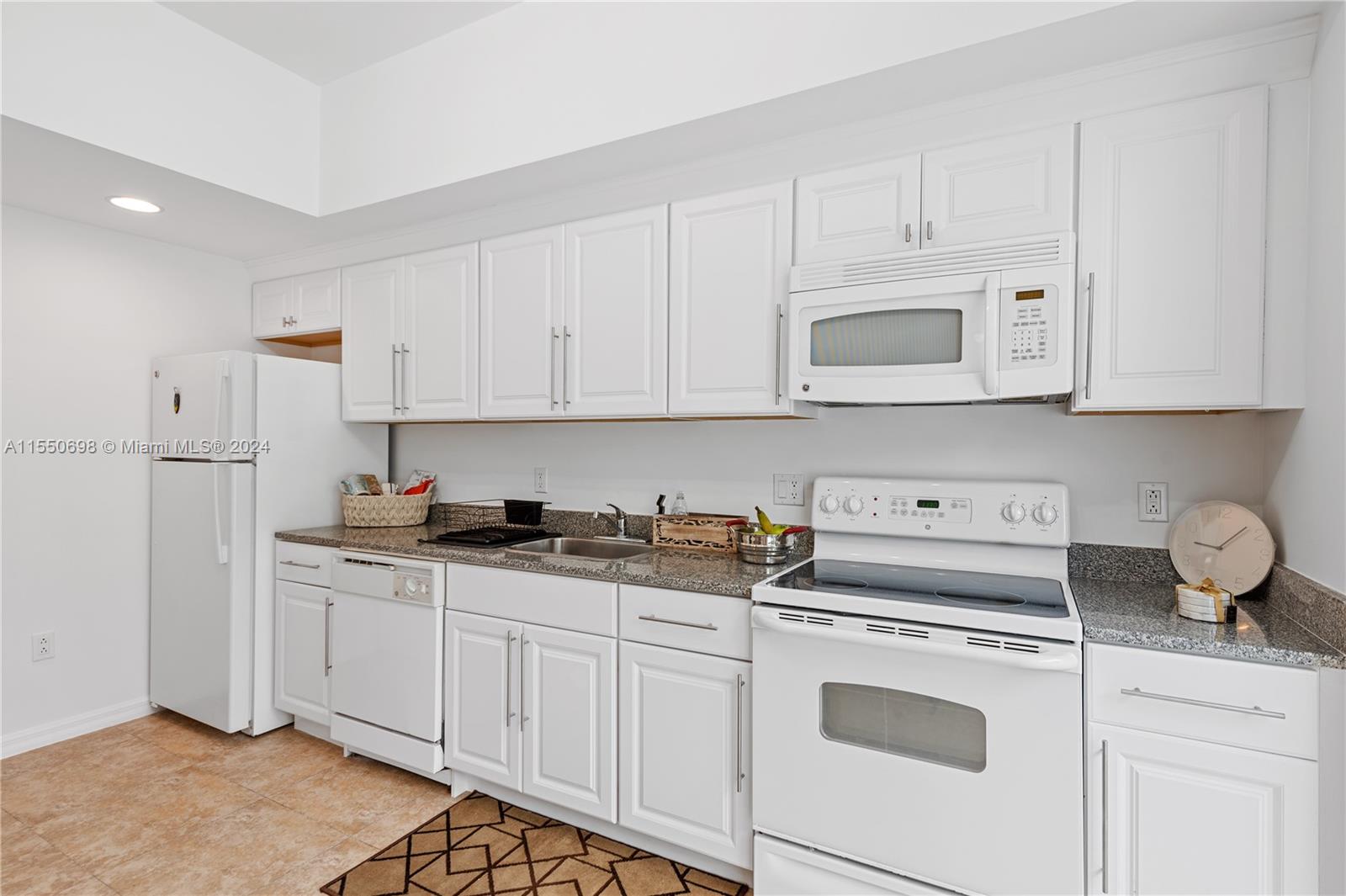 275 NE 18th St 408, Miami, Florida 33132, ,1 BathroomBathrooms,Residentiallease,For Rent,275 NE 18th St 408,A11550698