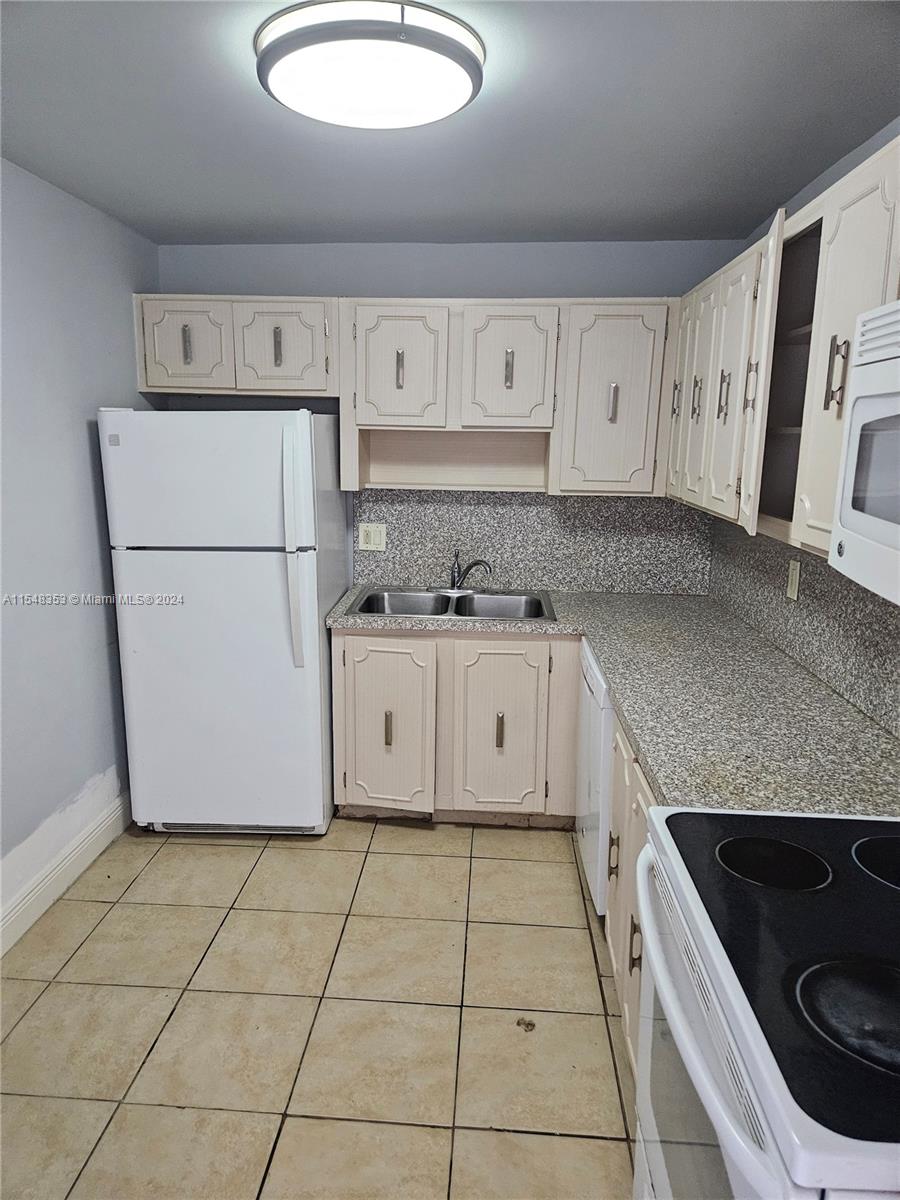 3113 S Ocean Dr 904, Hallandale Beach, Florida 33009, 1 Bedroom Bedrooms, ,1 BathroomBathrooms,Residential,For Sale,3113 S Ocean Dr 904,A11548353