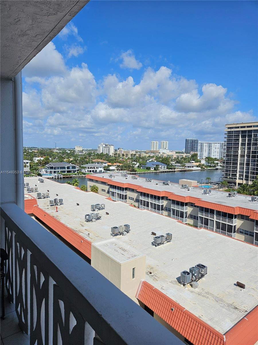 3113 S Ocean Dr 904, Hallandale Beach, Florida 33009, 1 Bedroom Bedrooms, ,1 BathroomBathrooms,Residential,For Sale,3113 S Ocean Dr 904,A11548353