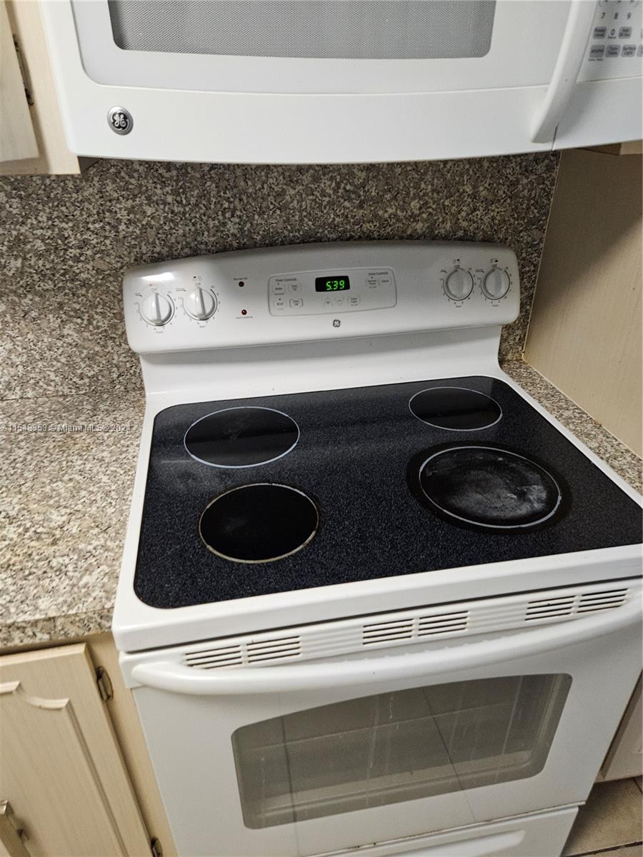 3113 S Ocean Dr 904, Hallandale Beach, Florida 33009, 1 Bedroom Bedrooms, ,1 BathroomBathrooms,Residential,For Sale,3113 S Ocean Dr 904,A11548353