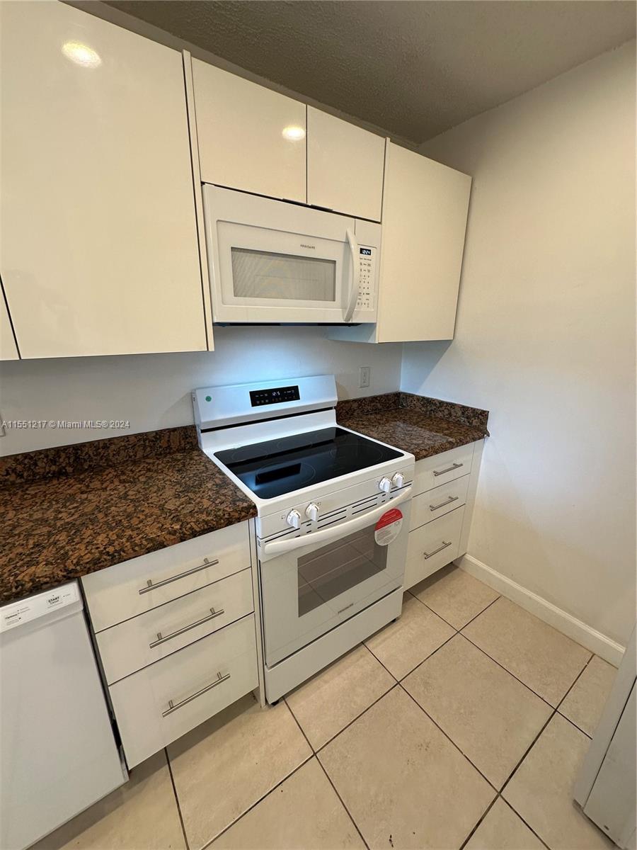1045 Twin Lakes Dr, Coral Springs, FL, 33071 United States, 2 Bedrooms Bedrooms, ,2 BathroomsBathrooms,Residential,For Sale,Twin Lakes Dr,A11551217