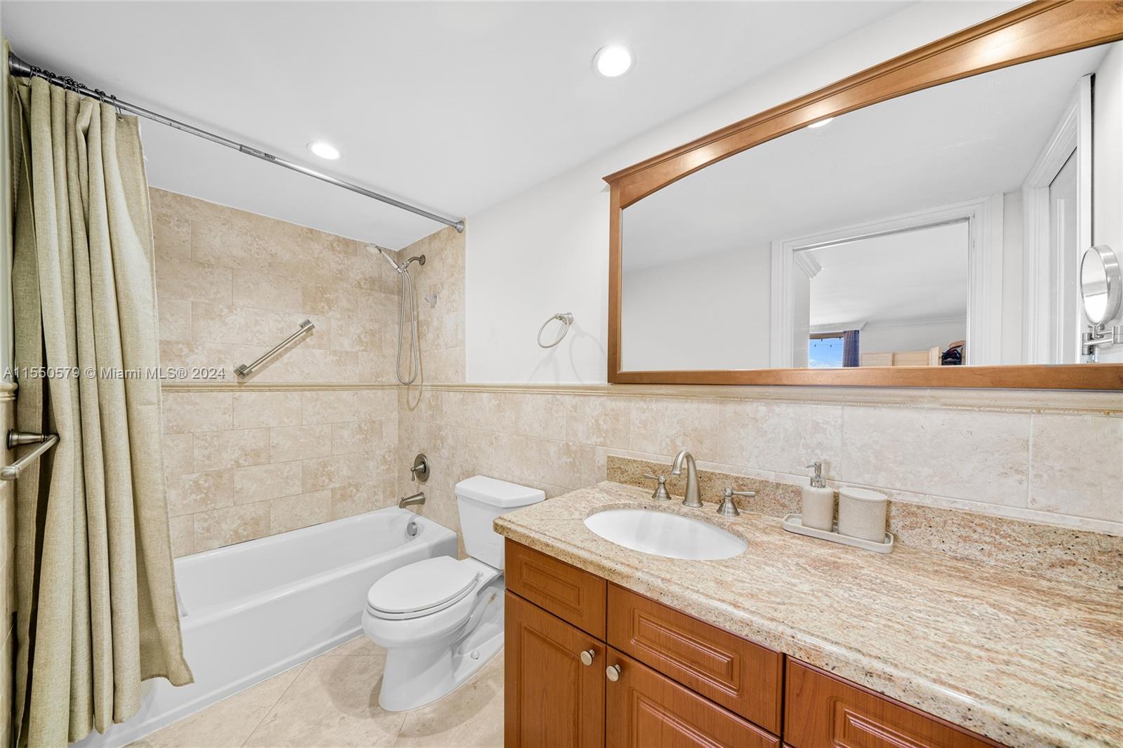 2555 Collins Ave 610, Miami Beach, Florida 33140, 1 Bedroom Bedrooms, ,2 BathroomsBathrooms,Residential,For Sale,2555 Collins Ave 610,A11550579