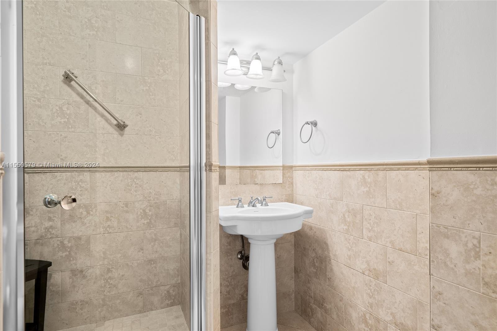 2555 Collins Ave 610, Miami Beach, Florida 33140, 1 Bedroom Bedrooms, ,2 BathroomsBathrooms,Residential,For Sale,2555 Collins Ave 610,A11550579