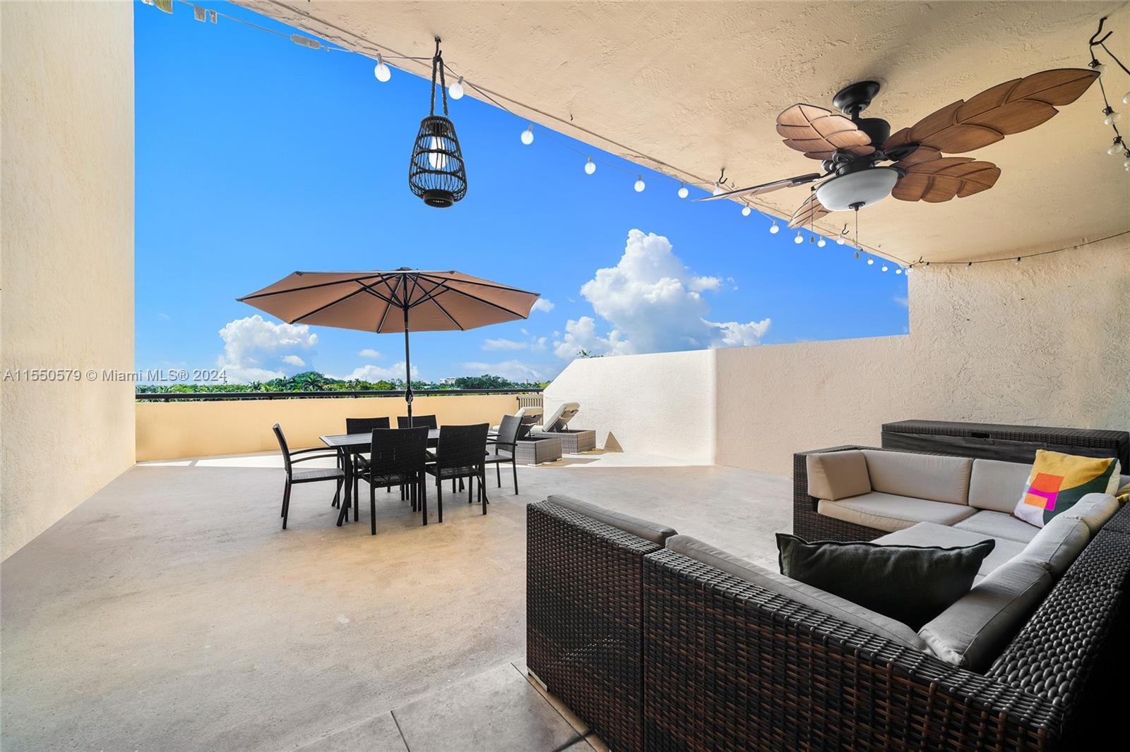 2555 Collins Ave 610, Miami Beach, Florida 33140, 1 Bedroom Bedrooms, ,2 BathroomsBathrooms,Residential,For Sale,2555 Collins Ave 610,A11550579