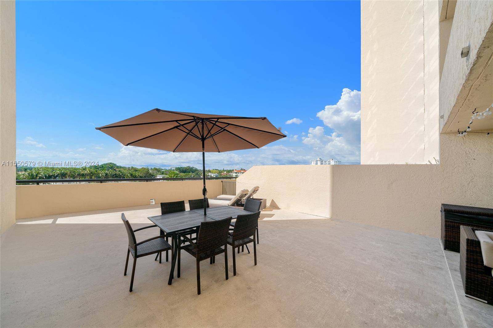 2555 Collins Ave 610, Miami Beach, Florida 33140, 1 Bedroom Bedrooms, ,2 BathroomsBathrooms,Residential,For Sale,2555 Collins Ave 610,A11550579