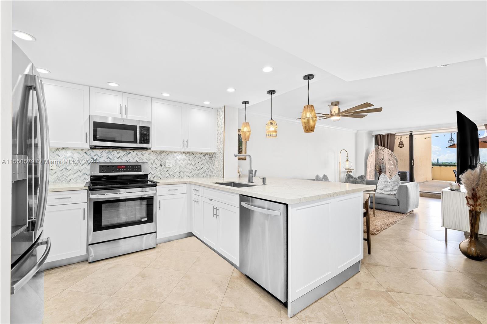 2555 Collins Ave 610, Miami Beach, Florida 33140, 1 Bedroom Bedrooms, ,2 BathroomsBathrooms,Residential,For Sale,2555 Collins Ave 610,A11550579