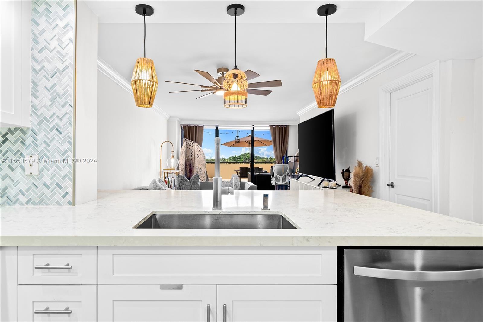 2555 Collins Ave 610, Miami Beach, Florida 33140, 1 Bedroom Bedrooms, ,2 BathroomsBathrooms,Residential,For Sale,2555 Collins Ave 610,A11550579