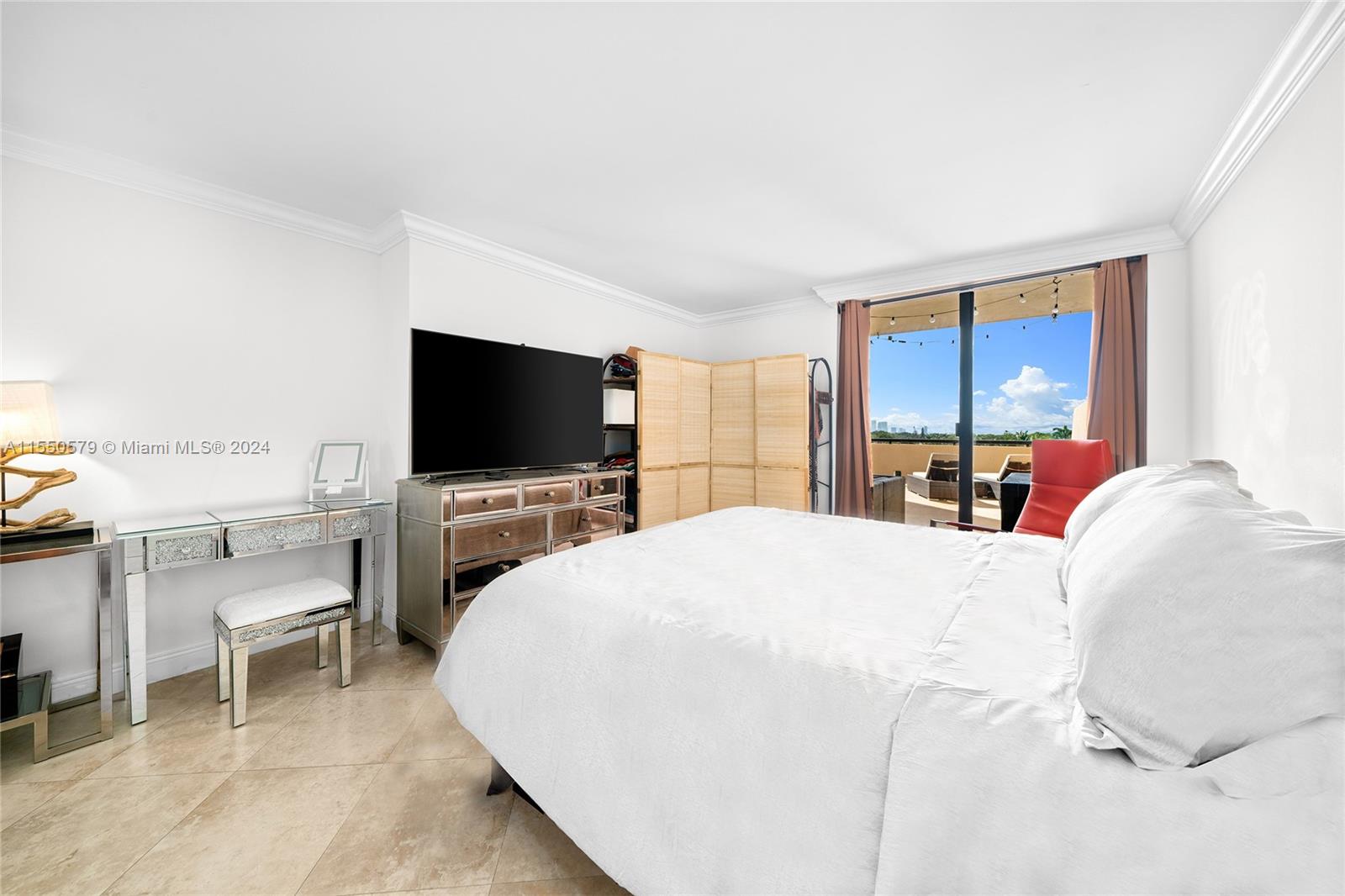 2555 Collins Ave 610, Miami Beach, Florida 33140, 1 Bedroom Bedrooms, ,2 BathroomsBathrooms,Residential,For Sale,2555 Collins Ave 610,A11550579