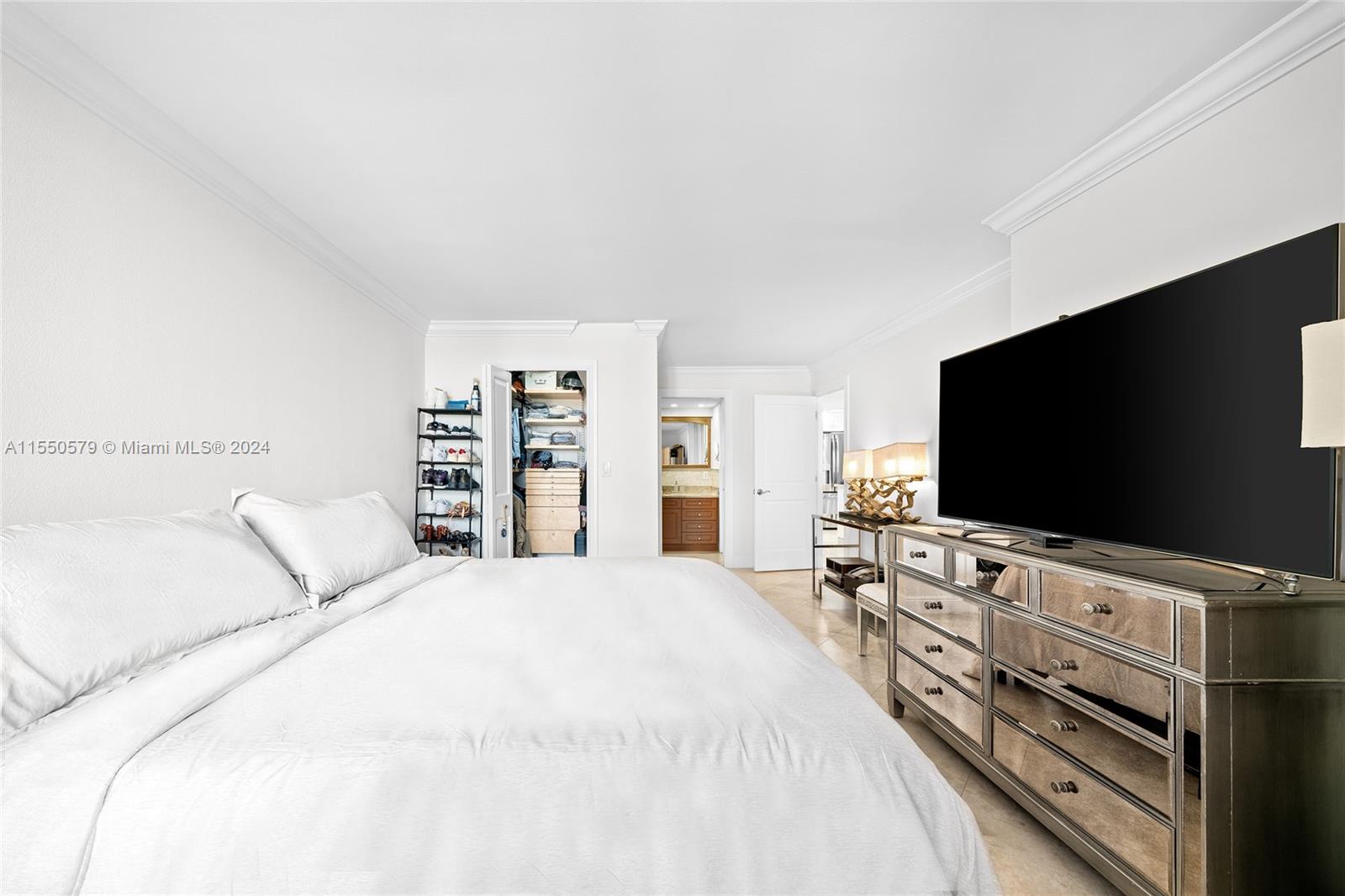 2555 Collins Ave 610, Miami Beach, Florida 33140, 1 Bedroom Bedrooms, ,2 BathroomsBathrooms,Residential,For Sale,2555 Collins Ave 610,A11550579