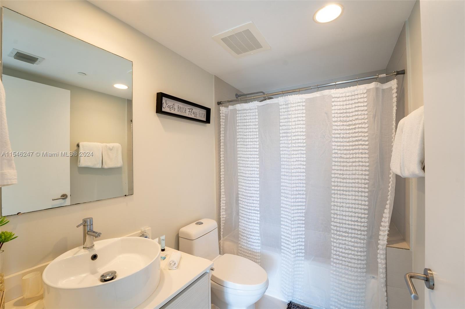 2600 E Hallandale Beach Blvd T701, Hallandale Beach, Florida 33009, 3 Bedrooms Bedrooms, ,3 BathroomsBathrooms,Residential,For Sale,2600 E Hallandale Beach Blvd T701,A11546247